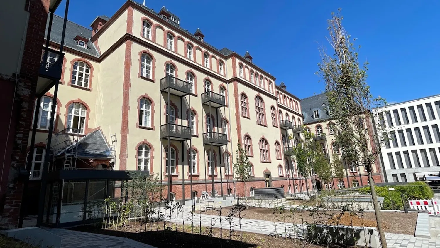 3 Zimmer Wohnung mit 109 m² in Wiesbaden – Bild 2
