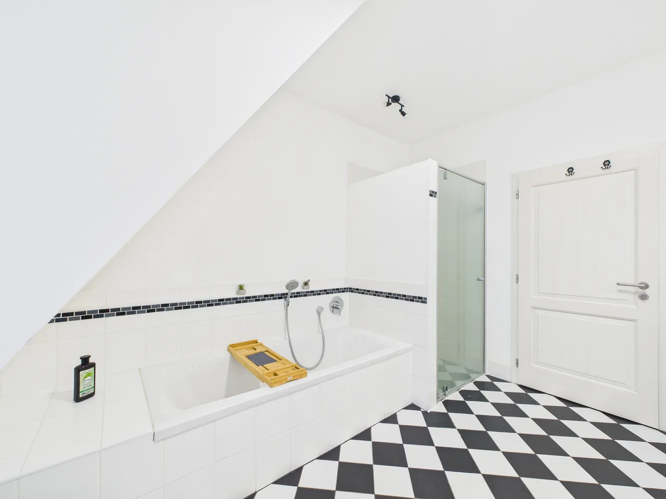3 Zimmer Wohnung mit 90 m² in Wiesbaden – Bild 9