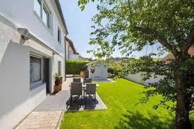 8 Zimmer Haus mit 244 m² in Leverkusen – Bild 2