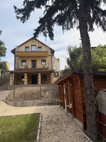 5 Zimmer Haus mit 220 m² in Halle (Saale) – Bild 1