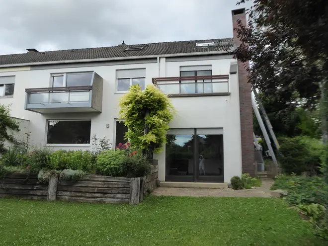 7 Zimmer Haus mit 190 m² in Wiesbaden – Bild 1