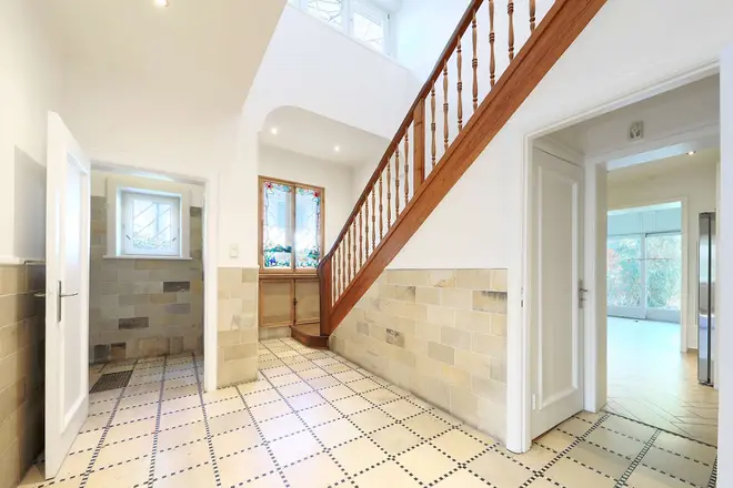 9 Zimmer Haus mit 334 m² in Hamburg – Bild 2