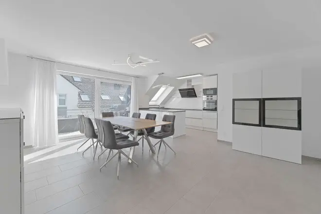 4 Zimmer Wohnung mit 103 m² in Stuttgart – Bild 2