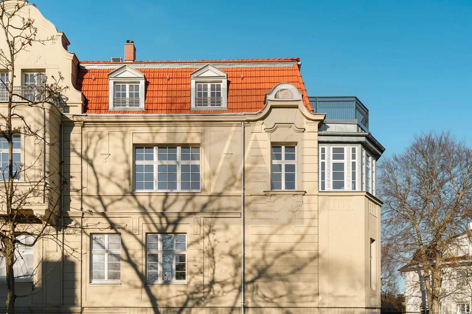 8 Zimmer Wohnung mit 280 m² in Berlin – Bild 2