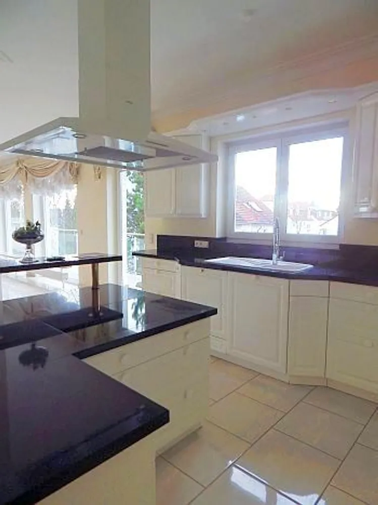 3 Zimmer Wohnung mit 225 m² in Wiesbaden – Bild 3