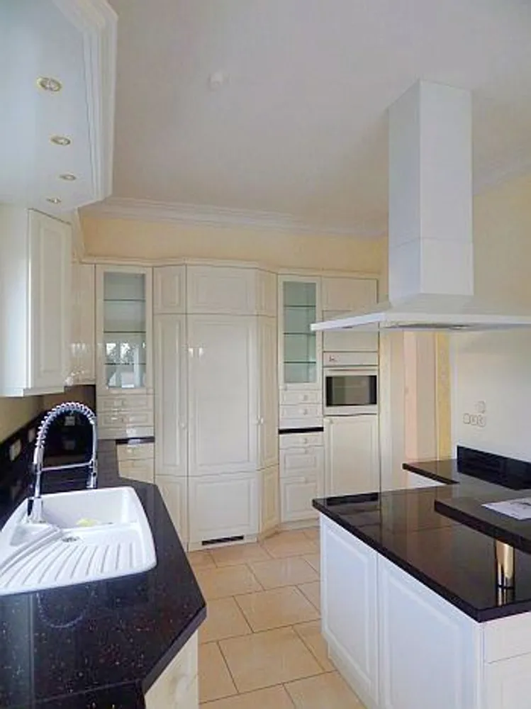3 Zimmer Wohnung mit 225 m² in Wiesbaden – Bild 4