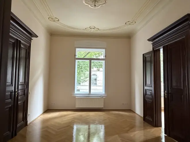6 Zimmer Wohnung mit 260 m² in Leipzig – Bild 1