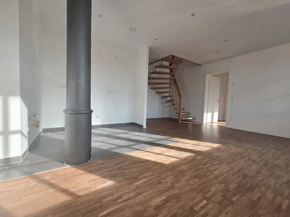 4 Zimmer Wohnung mit 118 m² in Magdeburg – Bild 2
