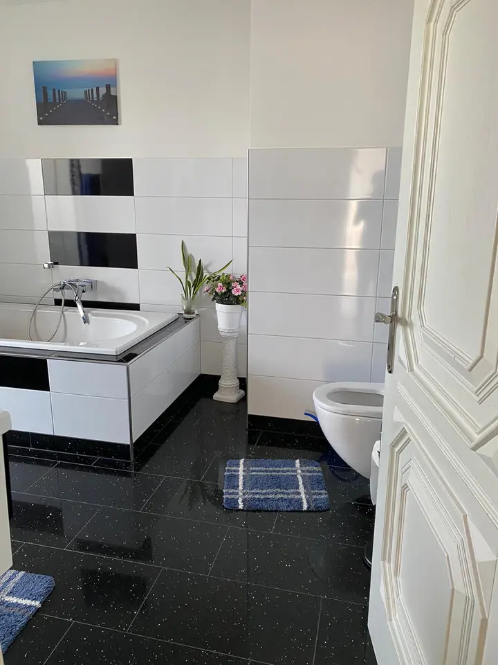 4 Zimmer Wohnung mit 122 m² in Leverkusen – Bild 2