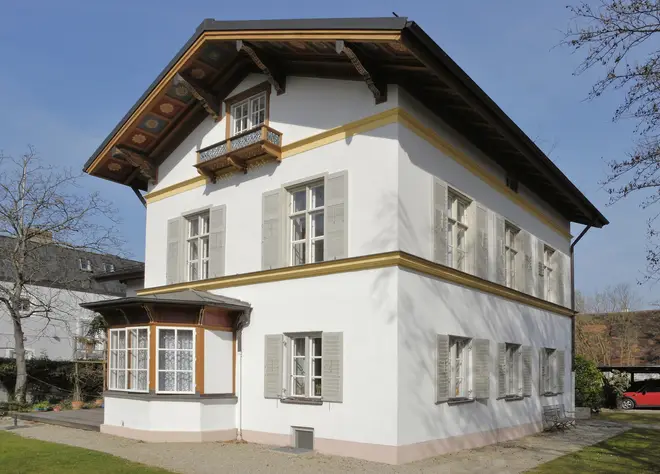 12 Zimmer Haus mit 365 m² in München – Bild 3
