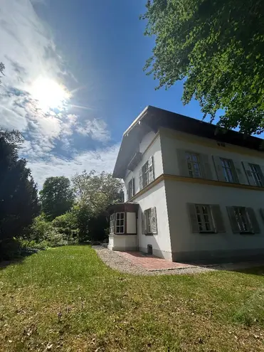 12 Zimmer Haus mit 365 m² in München – Bild 4
