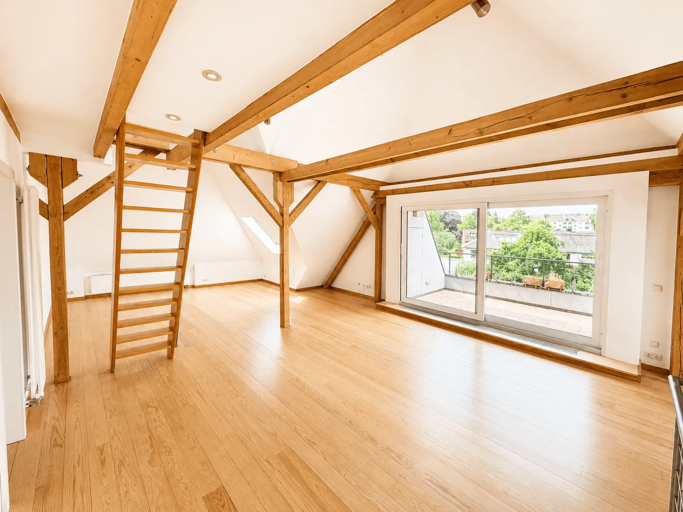 4 Zimmer Wohnung mit 175 m² in Kiel – Bild 1