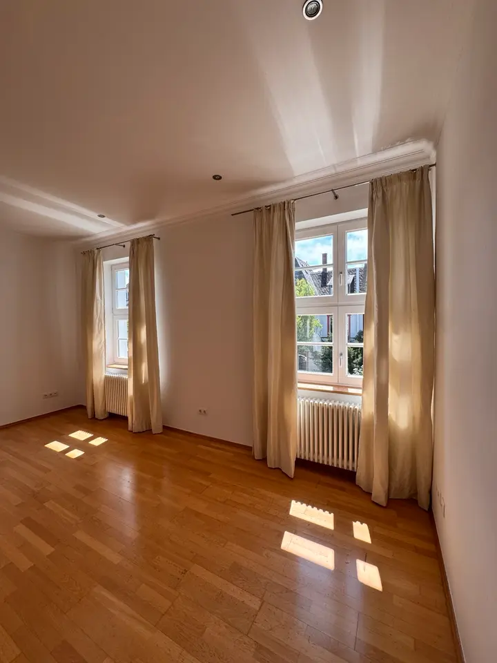 6 Zimmer Wohnung mit 220 m² in Oberursel – Bild 4