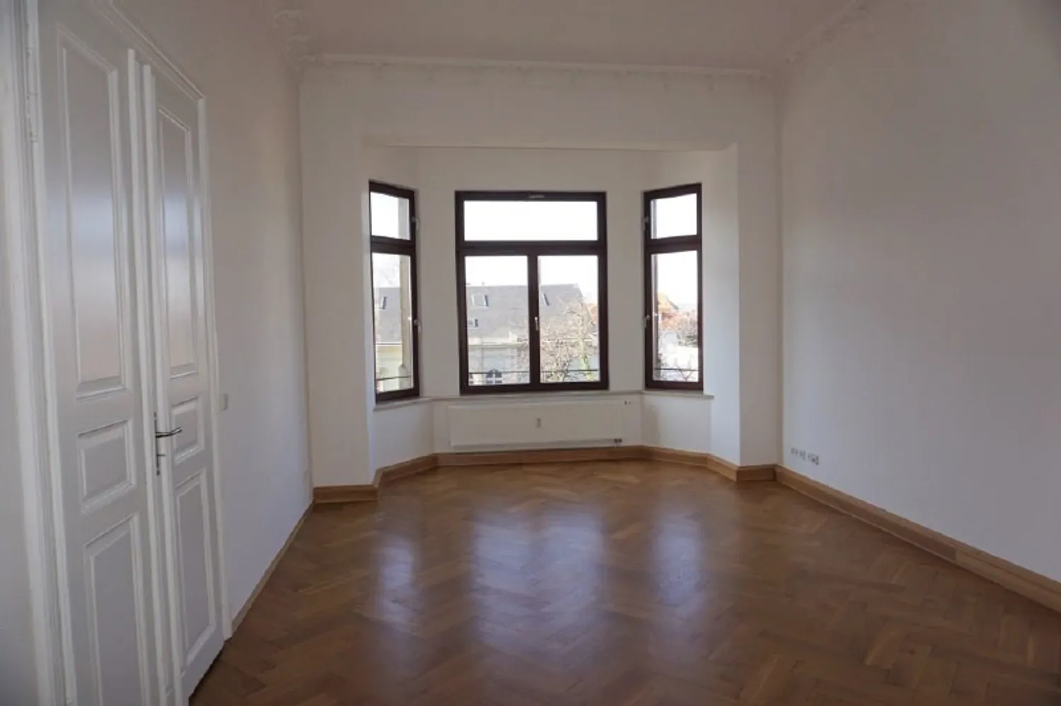 6 Zimmer Wohnung mit 177 m² in Dresden – Bild 1