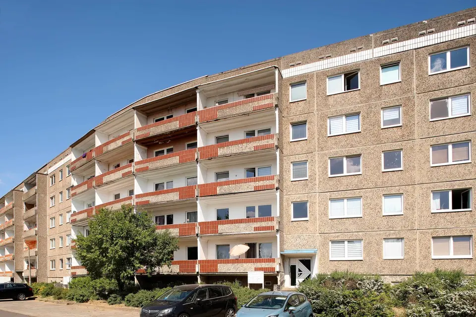 4 Zimmer Wohnung mit 87 m² in Neubrandenburg – Bild 1