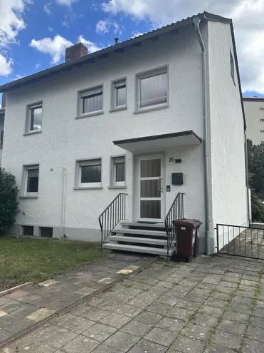 5 Zimmer Wohnung mit 130 m² in Rüsselsheim am Main – Bild 1