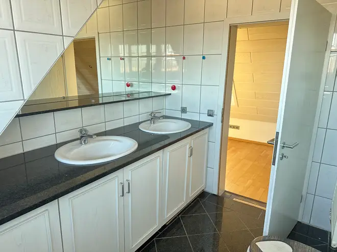 4 Zimmer Wohnung mit 193 m² in Krefeld – Bild 3