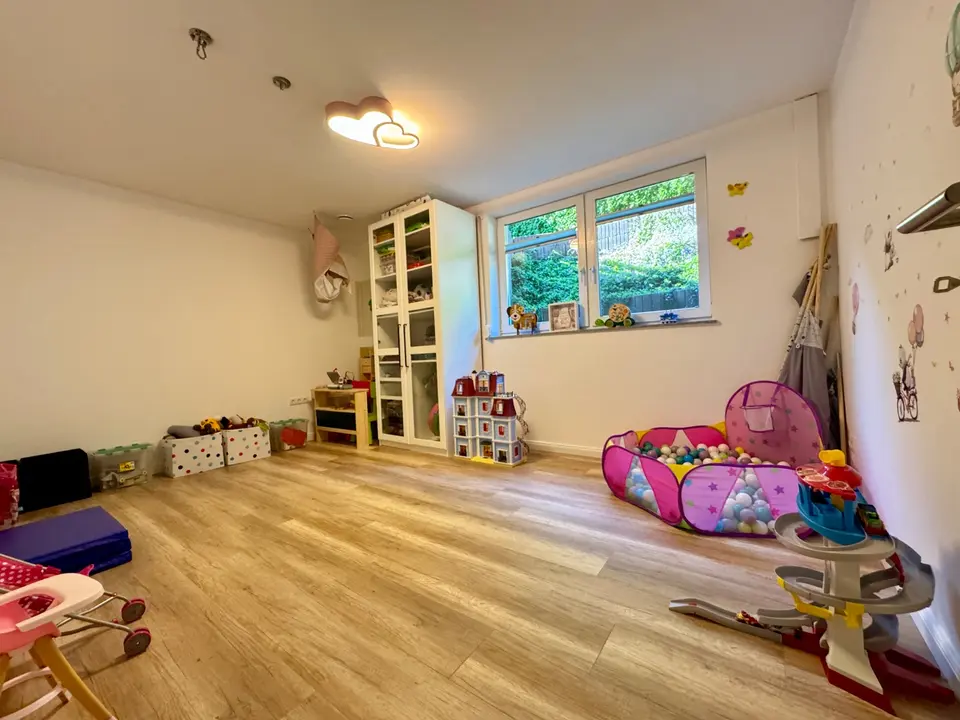 5 Zimmer Wohnung mit 150 m² in Norderstedt – Bild 9