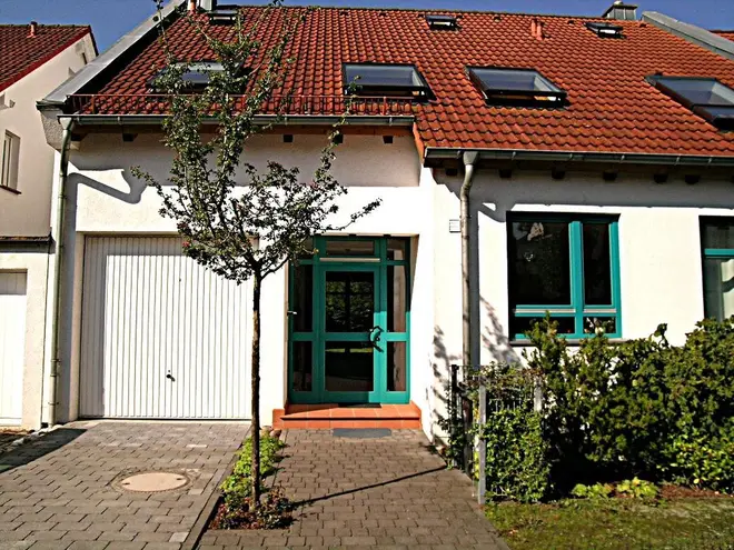 5 Zimmer Haus mit 200 m² in Frankfurt am Main – Bild 3