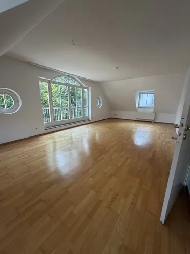 4 Zimmer Wohnung mit 108 m² in München – Bild 1