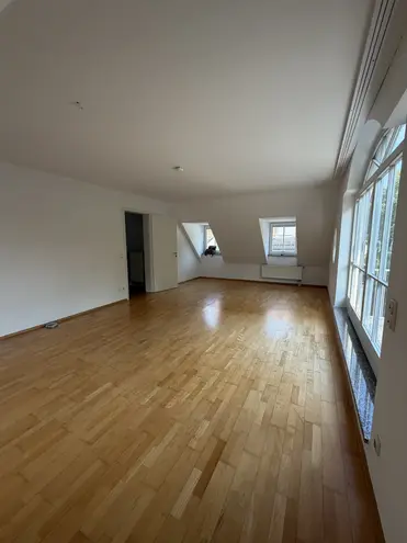 4 Zimmer Wohnung mit 108 m² in München – Bild 3