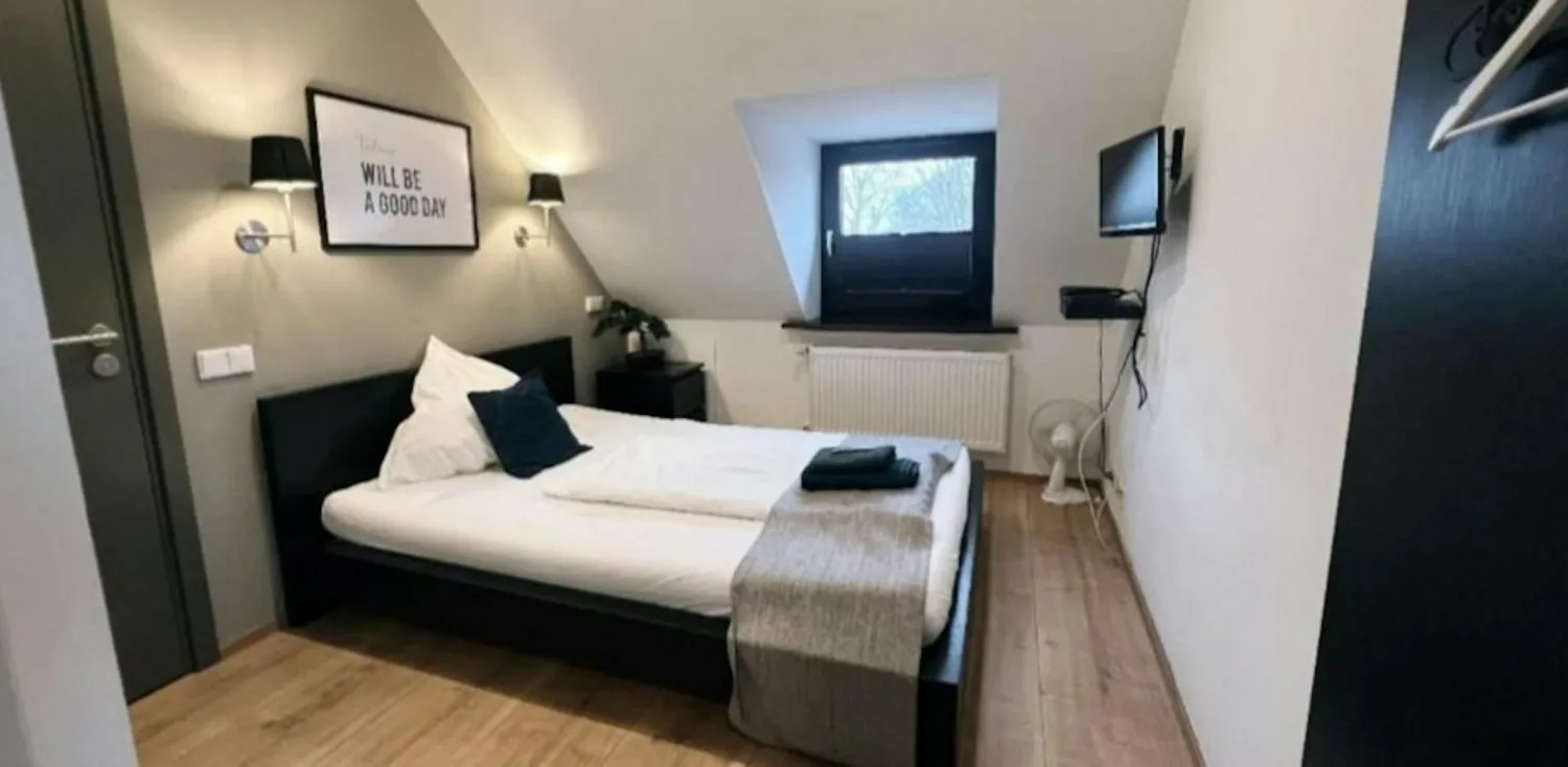 WG-Zimmer mit 25 m² in Leverkusen – Bild 1