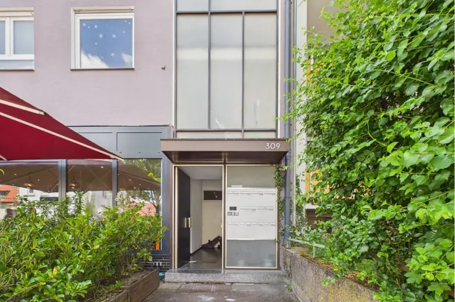 6 Zimmer Wohnung mit 110 m² in Stuttgart – Bild 1