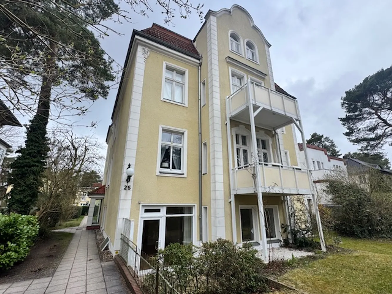 3 Zimmer Wohnung mit 113 m² in Berlin – Bild 2