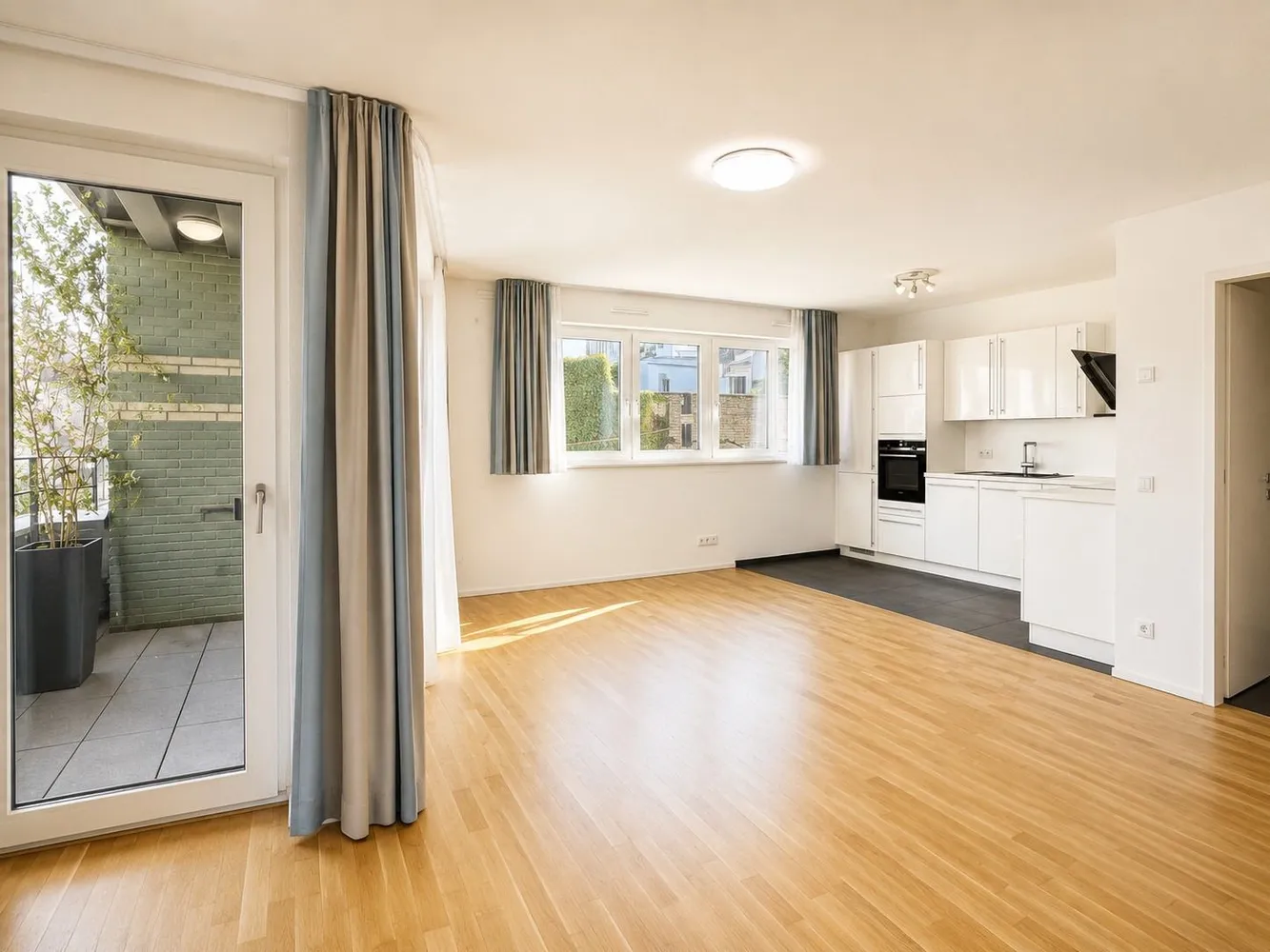 2 Zimmer Wohnung mit 77 m² in Köln – Bild 1