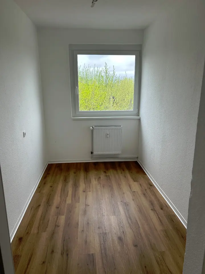 6 Zimmer Wohnung mit 107 m² in Neubrandenburg – Bild 1