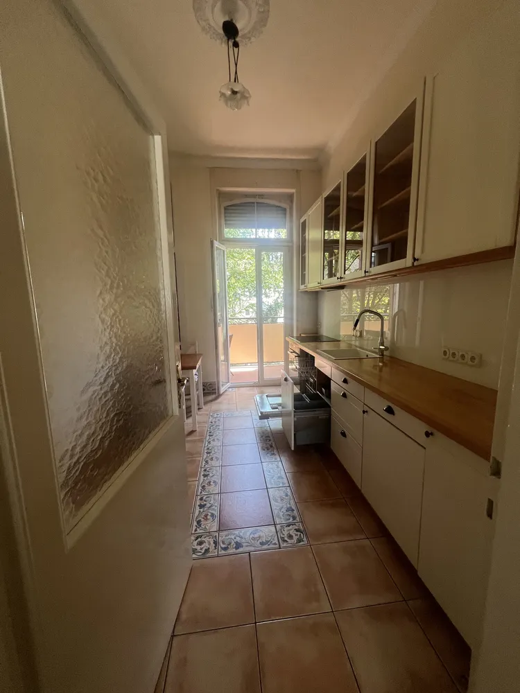 4 Zimmer Wohnung mit 140 m² in Wiesbaden – Bild 2