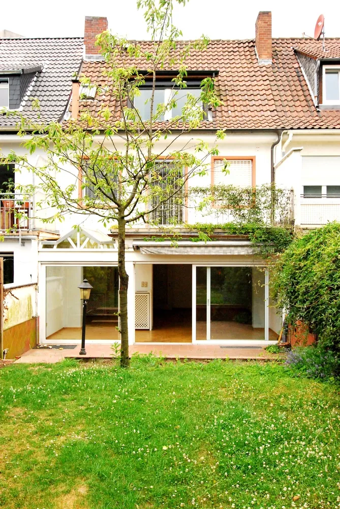 6 Zimmer Haus mit 160 m² in Frankfurt am Main – Bild 1