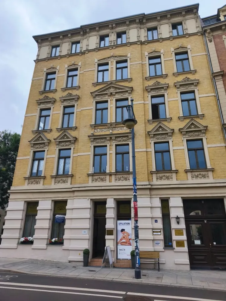 4 Zimmer Wohnung mit 137 m² in Halle (Saale) – Bild 1