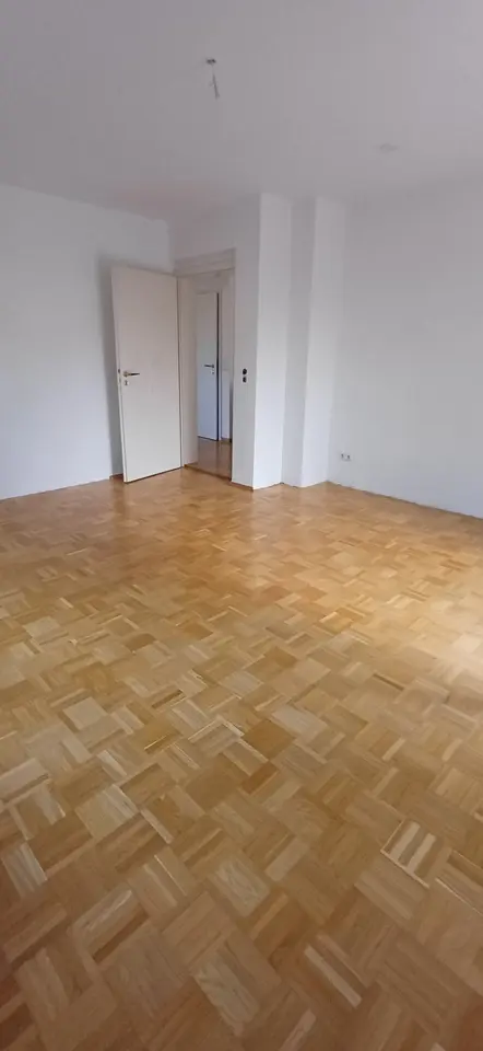 4 Zimmer Wohnung mit 140 m² in Würzburg – Bild 8