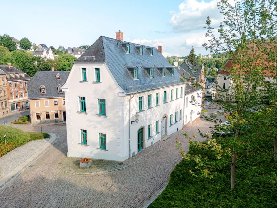 4 Zimmer Wohnung mit 111 m² in Plauen – Bild 1
