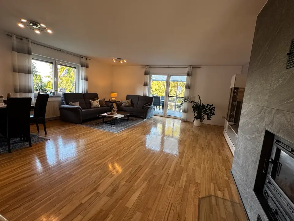 6 Zimmer Wohnung mit 249 m² in Einbeck – Bild 1