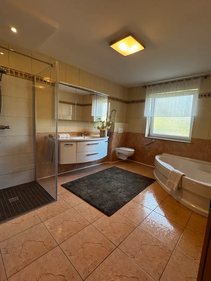 6 Zimmer Wohnung mit 249 m² in Einbeck – Bild 6