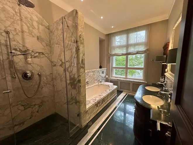 10 Zimmer Wohnung mit 360 m² in Berlin – Bild 11