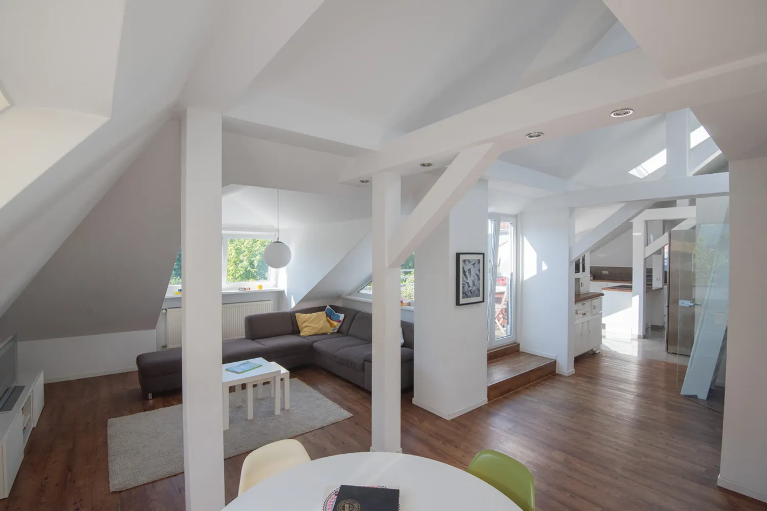 4 Zimmer Wohnung mit 115 m² in Stuttgart – Bild 1