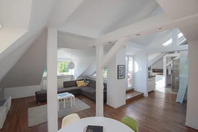 4 Zimmer Wohnung mit 115 m² in Stuttgart – Bild 1