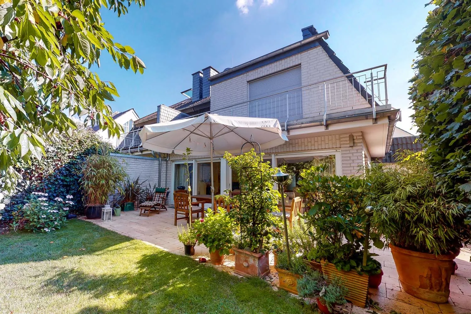 6 Zimmer Haus mit 189 m² in Düsseldorf – Bild 1
