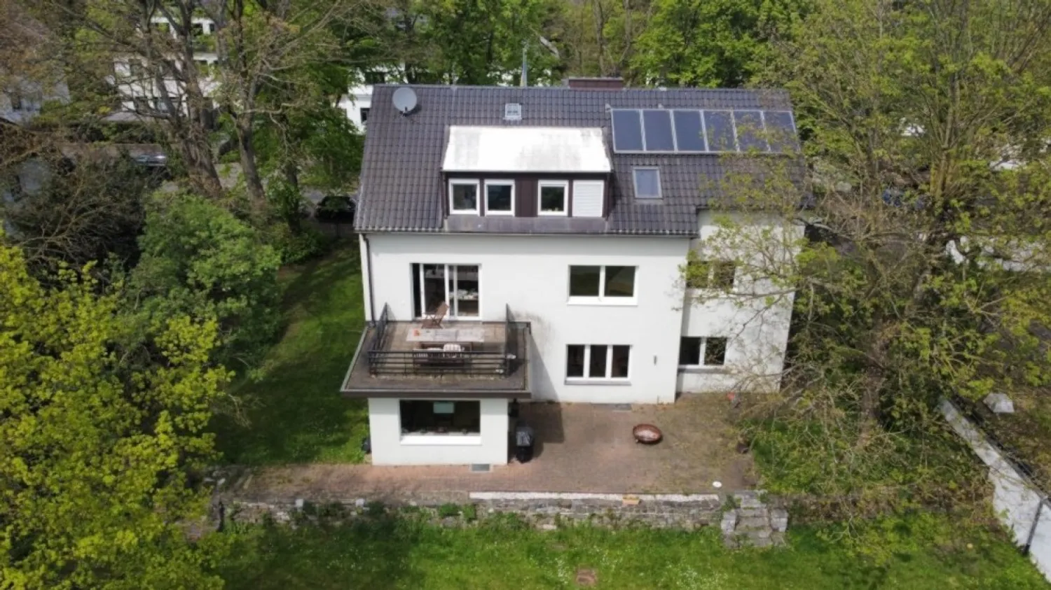10 Zimmer Wohnung mit 20 m² in Aachen – Bild 1