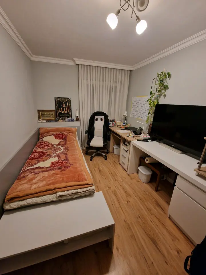 WG-Zimmer mit 100 m² in Rüsselsheim am Main – Bild 1