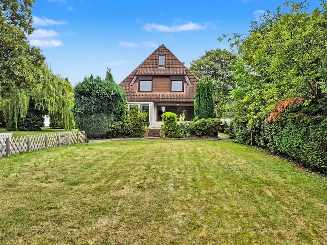 9 Zimmer Haus mit 274 m² in Hamburg – Bild 3