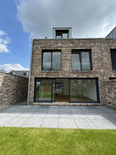 5 Zimmer Haus mit 180 m² in Düsseldorf – Bild 1