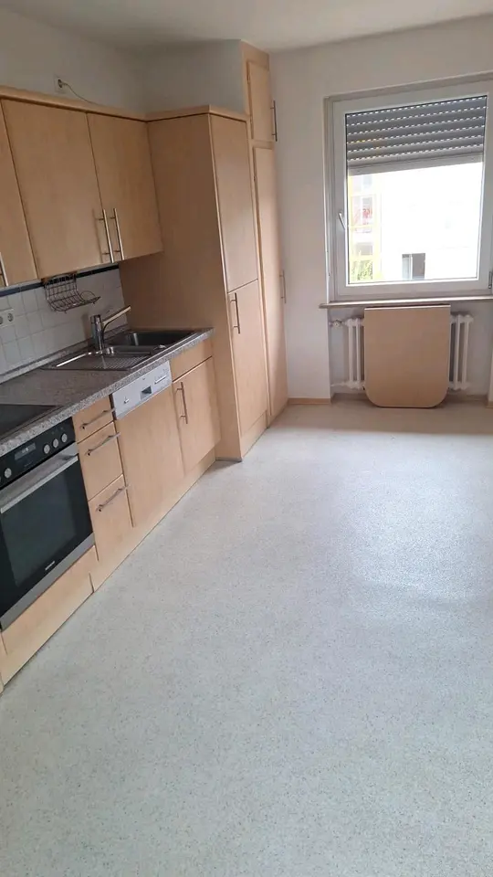 4 Zimmer Wohnung mit 120 m² in Würzburg – Bild 2