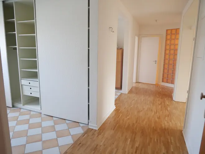 4 Zimmer Wohnung mit 95 m² in Lübeck – Bild 2