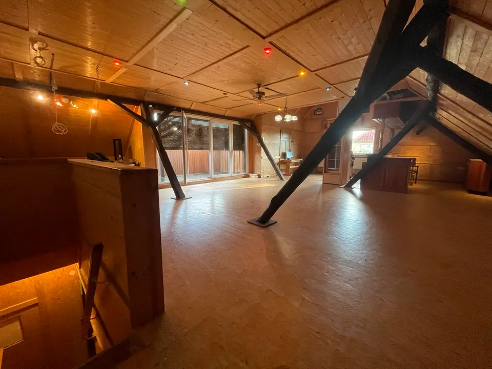 6 Zimmer Wohnung mit 200 m² in Uelzen – Bild 1