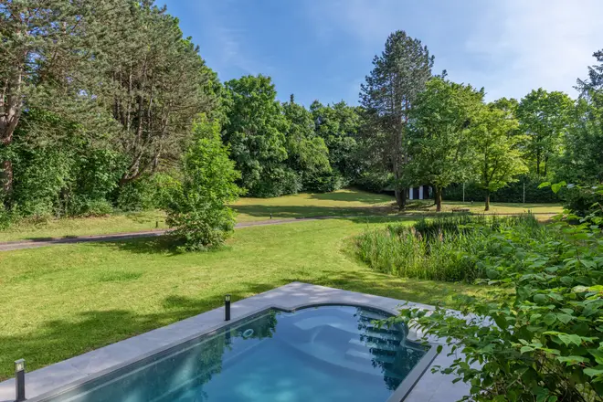 6 Zimmer Haus mit 409 m² in München – Bild 1