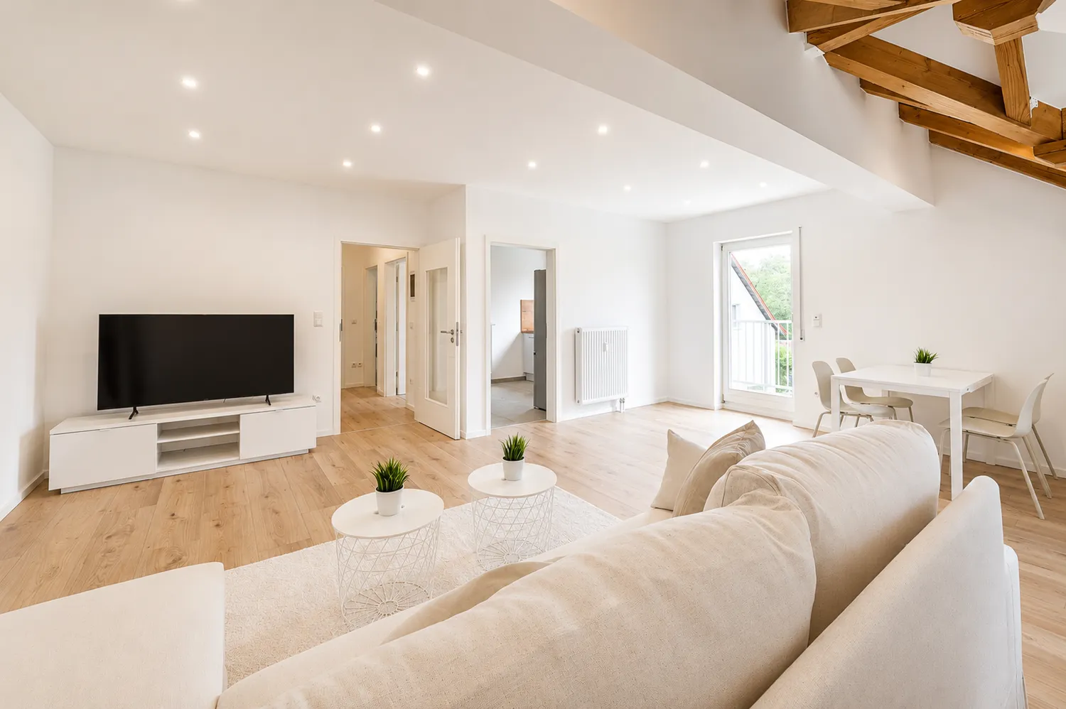 2 Zimmer Wohnung mit 67 m² in Dresden – Bild 2